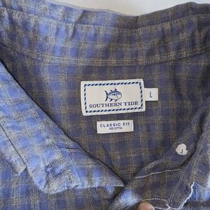 Mens Southern Tide long-sleeved button down shirt. Great condition.